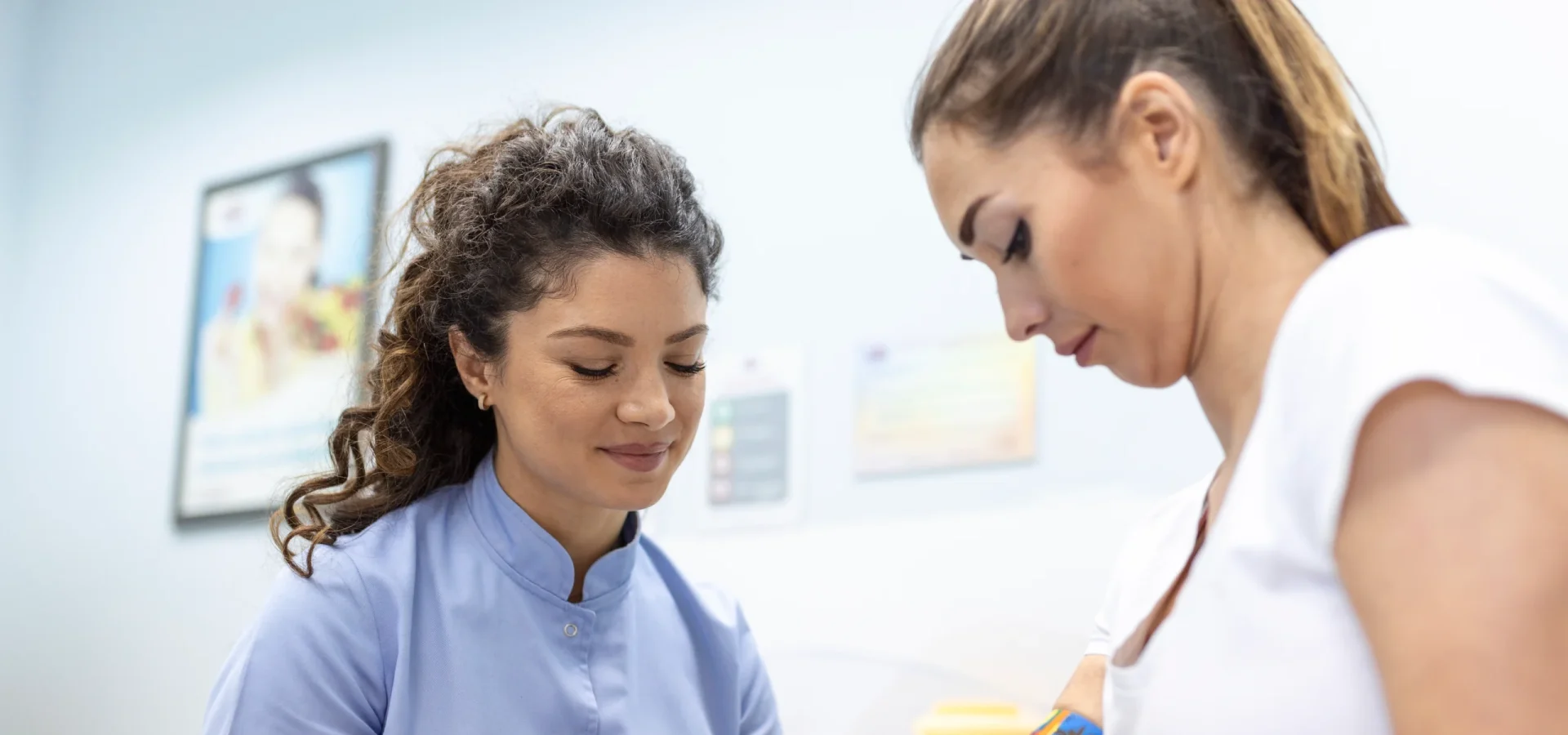 medical-technologist-doing-blood-draw-services-patient-lab-assistant-with-sterile-rubber-gloves-taking-blood-sample-from-patient
