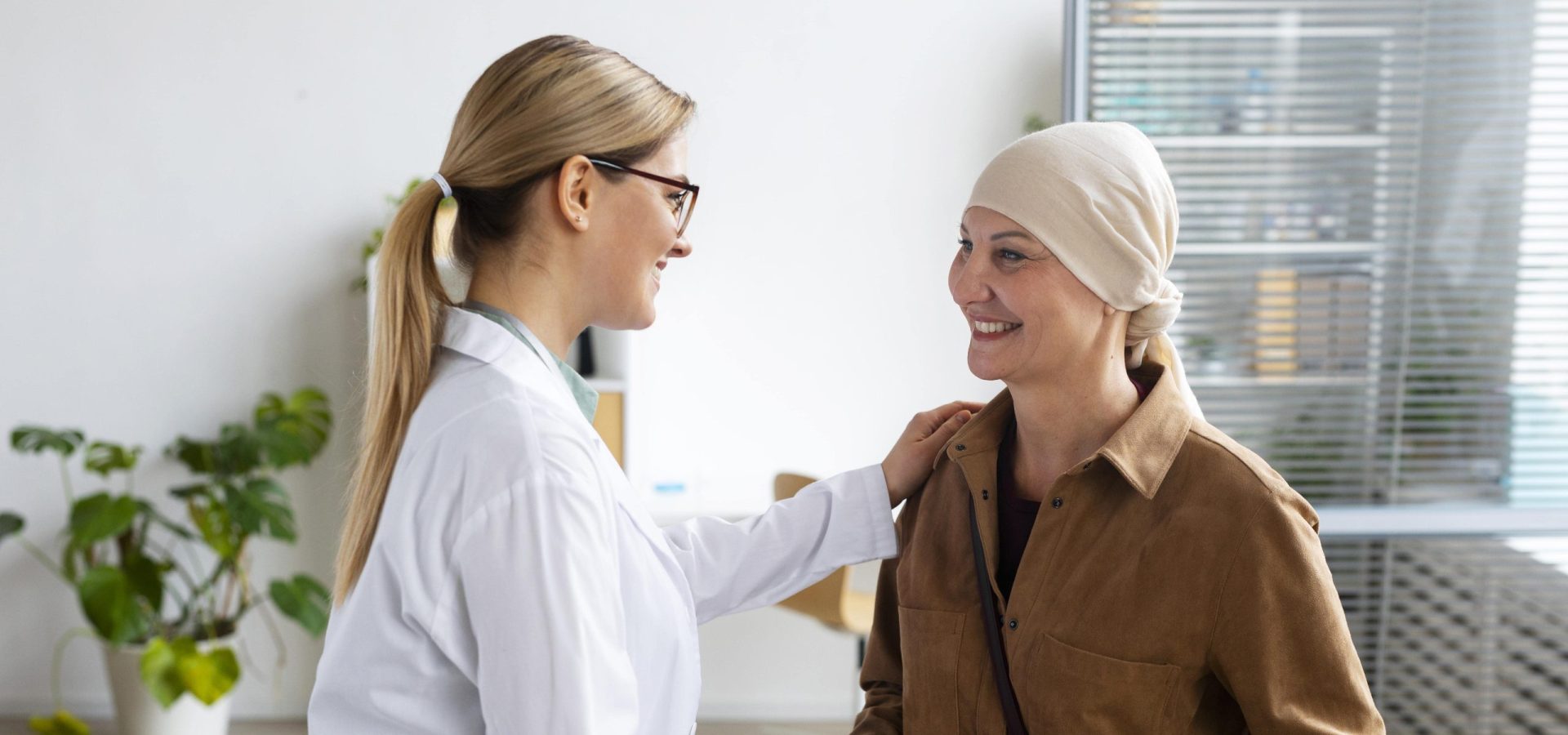 woman-with-skin-cancer-talking-with-her-doctor-min
